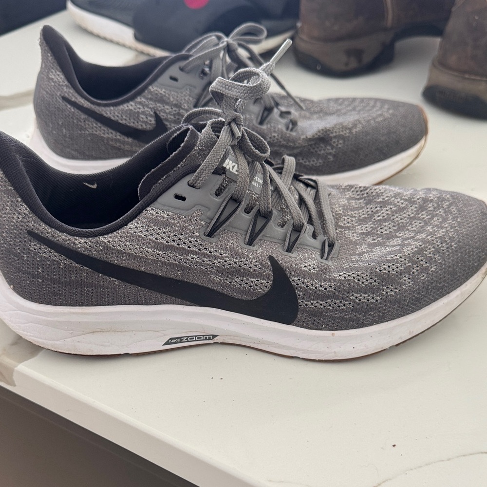 Nike Men’s Gray Flyknit Zoom Running Sneakers